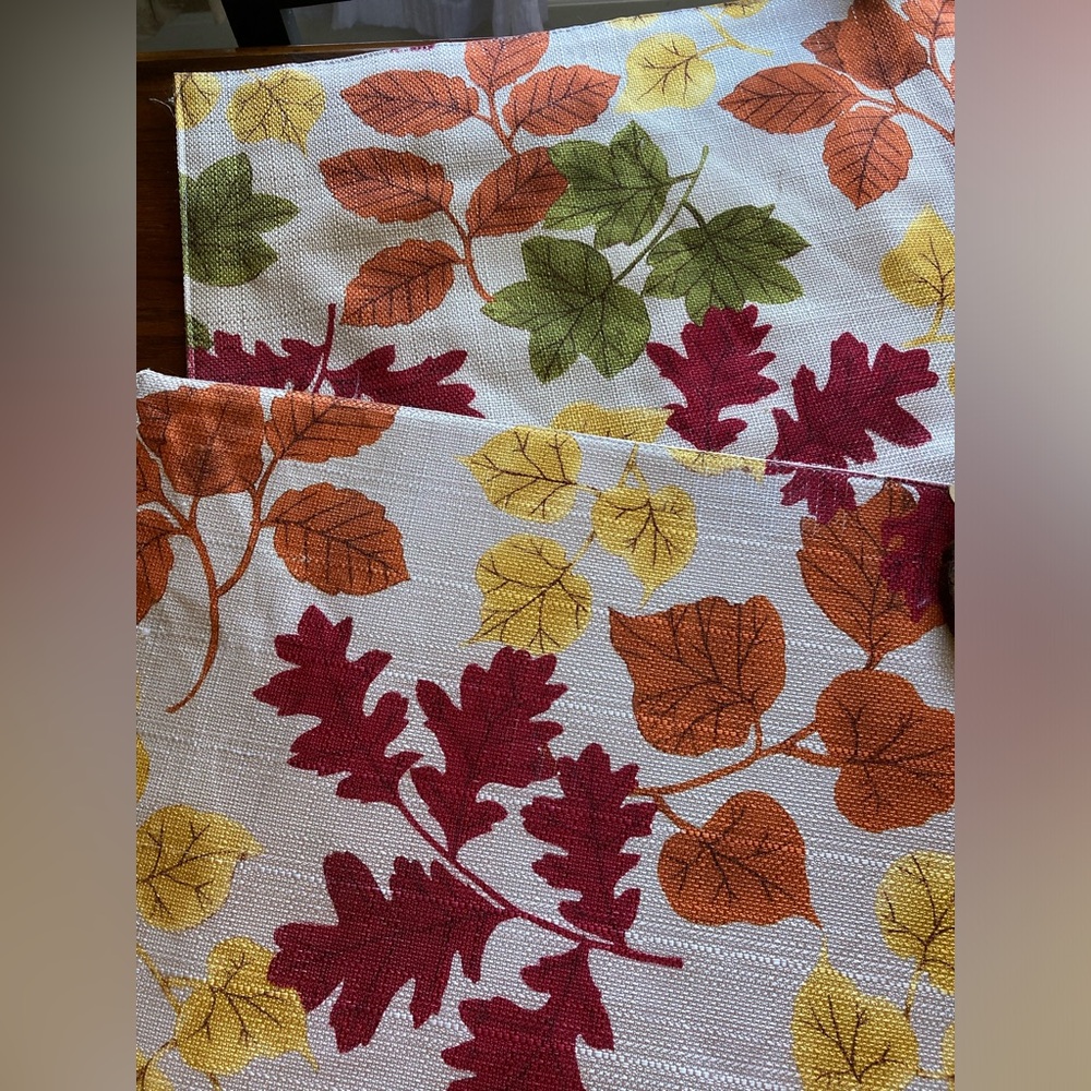 4 Autumn Leaf Pattern Placemats